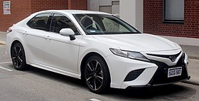 2017 Toyota Camry (ASV50R) SX sedan (2018-11-02) 01.jpg